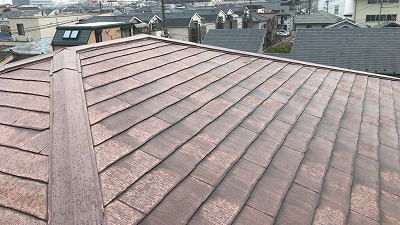 藤沢市にて防水性が低下しているスレート屋根の調査