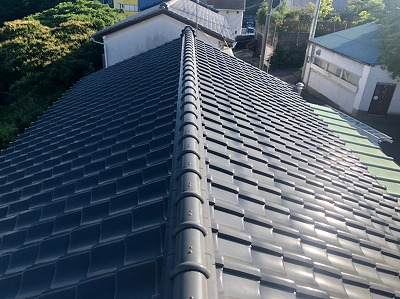 三浦市で屋根瓦の割れ、瓦のズレの現地調査を行いました。